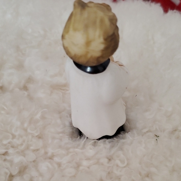 Ceramic Praying Figurine - Picture 2 of 9